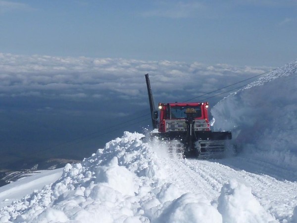 Plenty of snow and top conditions see season extended at both Turoa and Whakapapa